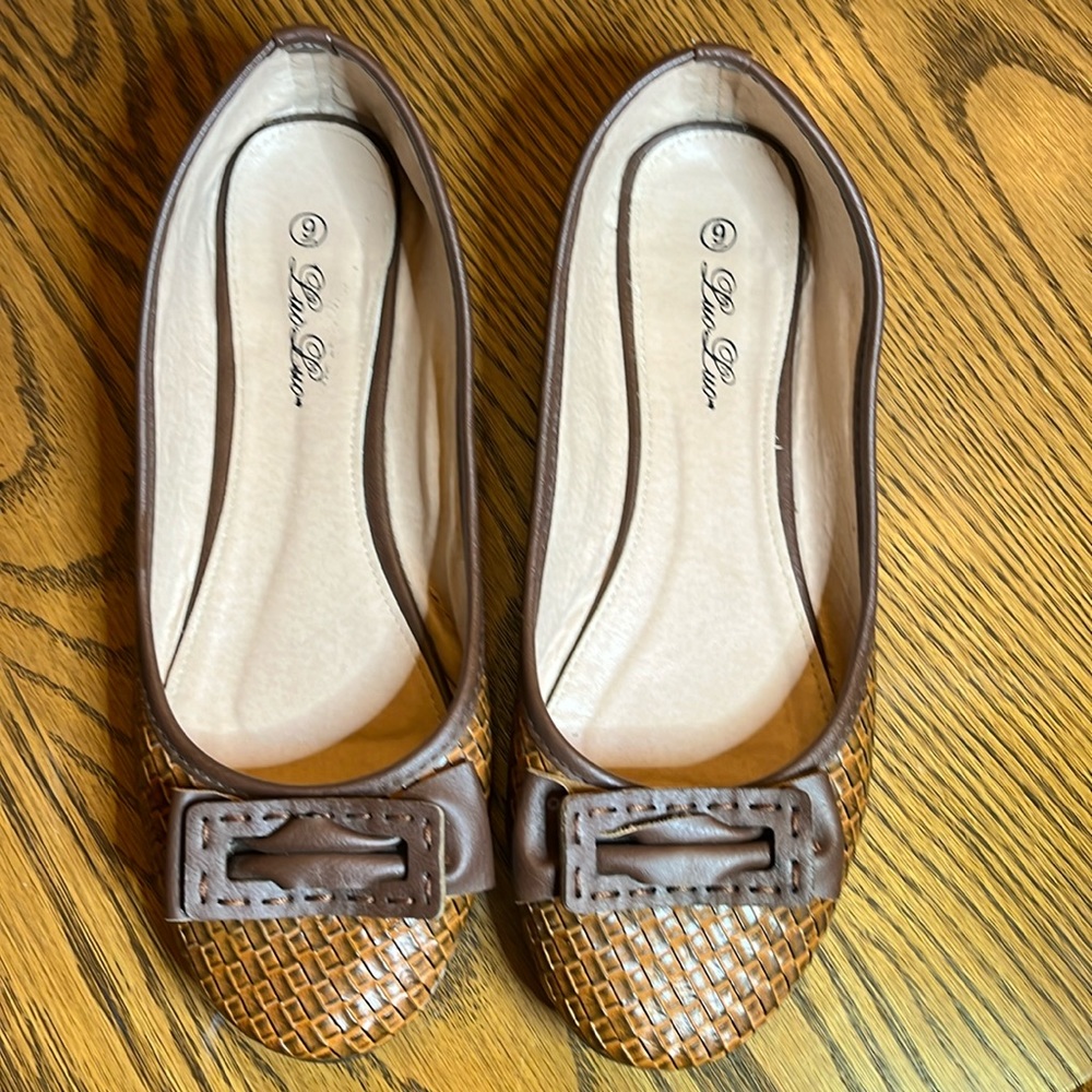 Woven flats